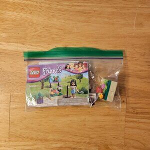 Lego Friends #30112.  Emma's Flower Stand.  -- ITEM #1900